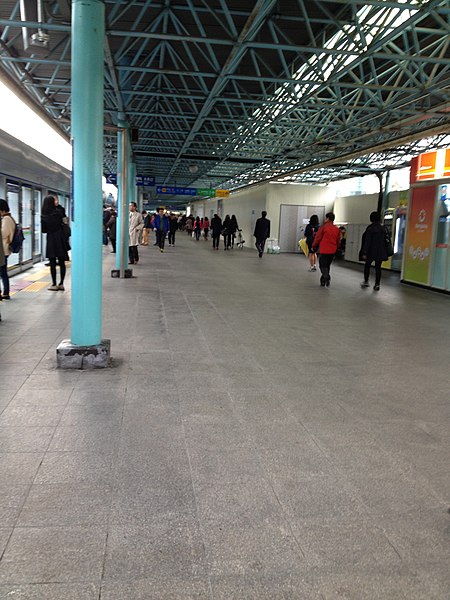 File:Sindorim station platform 2.jpg