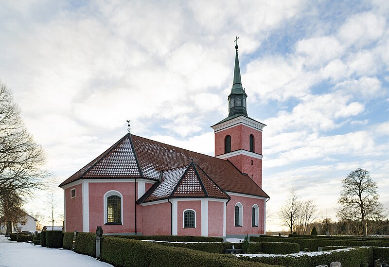 File:Slaka kyrka mot sydväst.jpg