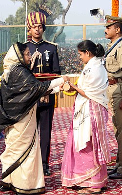 Smt. Amita Satpathy receiving Ashoka Chakra awarded to her husband Shri Pramod Kumar Satpathy (Posthumous) from the President, Smt. Pratibha Devisingh Patil, during the 60th Republic Day Parade-2009, in New Delhi.jpg