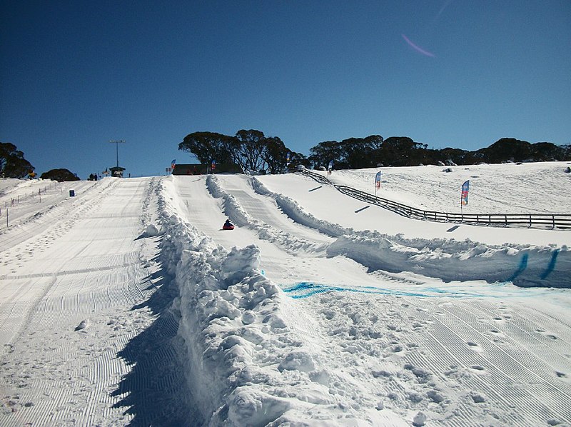 File:Snow toboggan snowy mountains.jpg