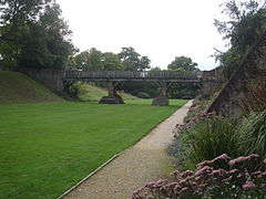 South Bridge Eltham Palace 01.JPG