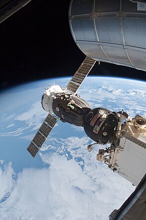 Sojuz TMA-07M telakoituneena ISS-avaruusaseman Rassvet-moduuliin.