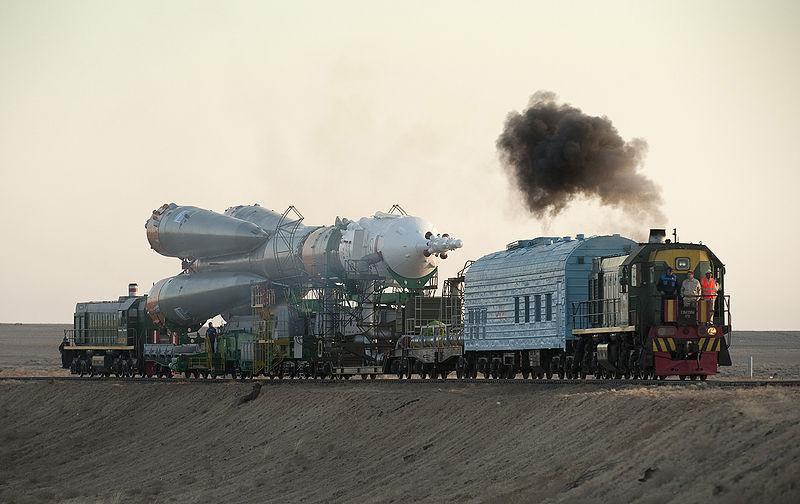 File:Soyuz TMA-16 launch vehicle being transported to pad.jpg