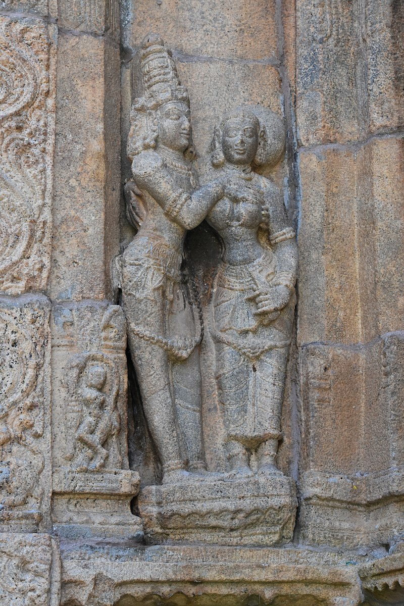 Sri Ranganathaswamy Temple, dedicated to Vishnu, in Srirangam, near Tiruchirappali (62) (37464073226).jpg