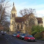 Gereja St Filipus dan St James dengan menempel dinding dan gerbang