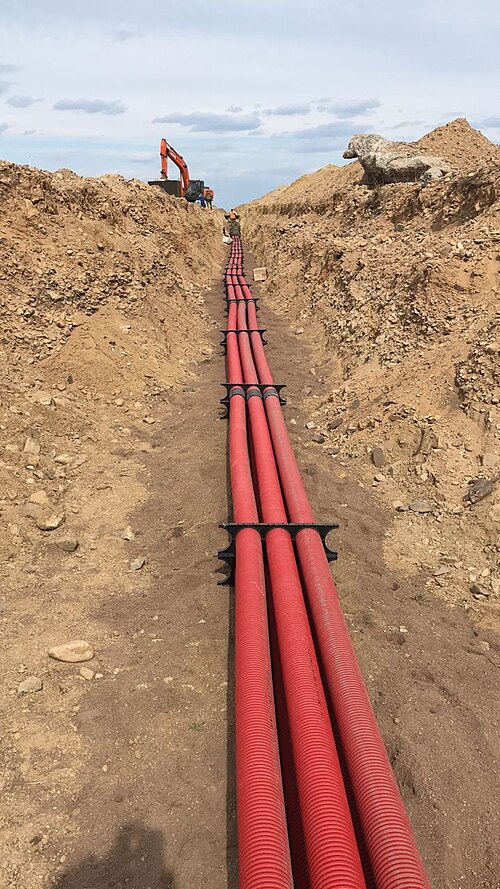 Stacking of a connected pipeline for transportation of oil products