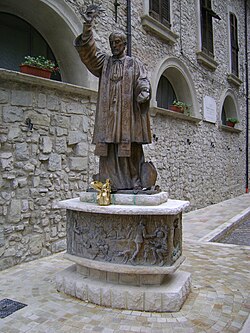 Statuia lui San Francesco, Vila Santa Maria 1.JPG