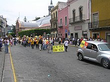 Supporters of Lopez Obrador marching in Guanajuato Supporters of Lopez Obrador marching in Guanajuato, 2006.jpg