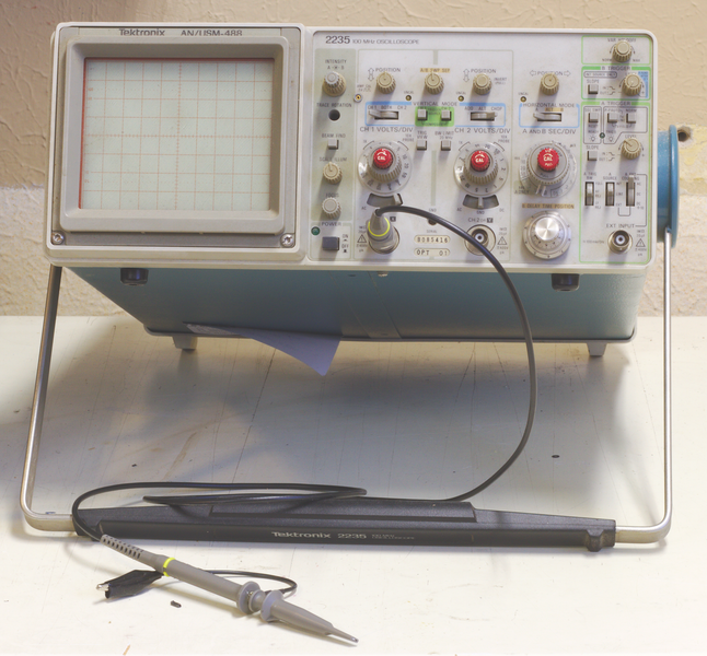 File:Tektronix 2235 100Mhz Oscilloscope.png