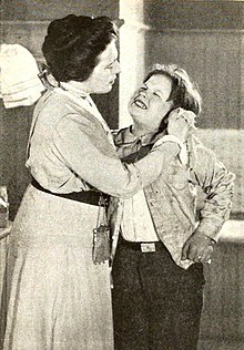 Still of Mary Alden and Messinger in The Old Nest (1921)