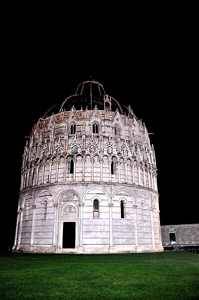 File:The Piazza dei Miracoli at night, Pisa, Tuscany, Italy.jpg