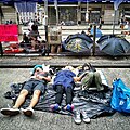 旺角示威者在街道上熟睡