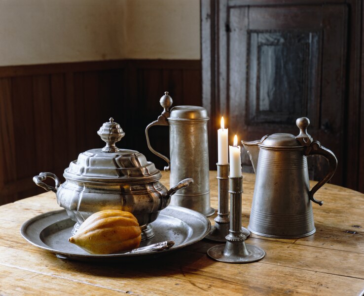 File:Tin object composition in Laukko manor house 1996 (JOKASEK3B03M-1).tif