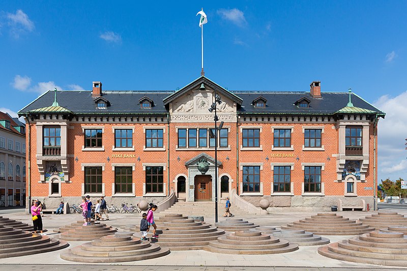 File:Toldbodsplatz and Toldkammer, Aalborg.jpg