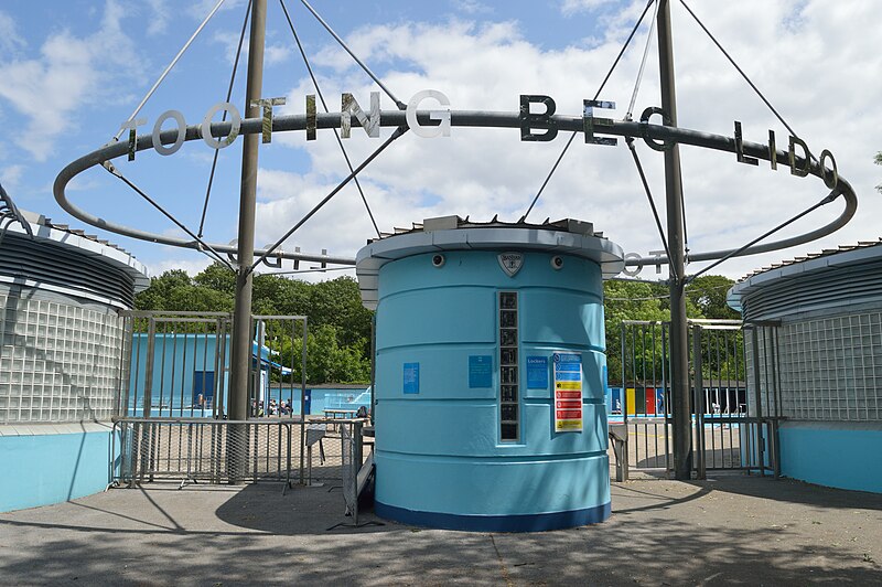 File:Tooting Bec Lido, entrance.jpg