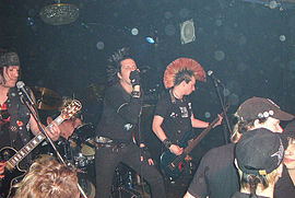 Total Chaos durante un concierto en Frankfurt en 2001.