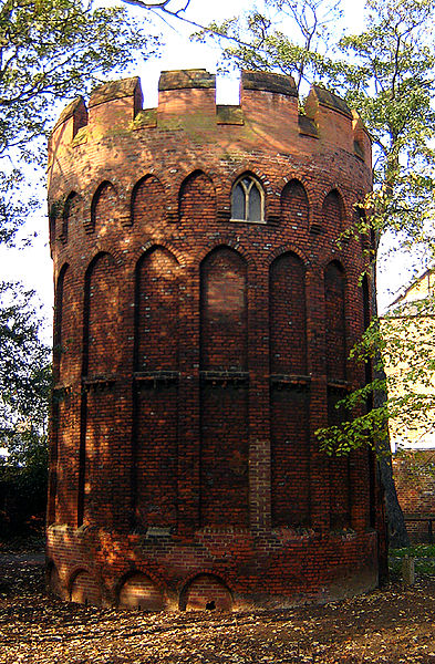 File:Tottenham,Bruce Castle, Tower.jpg