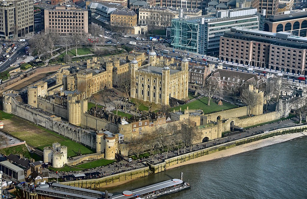  Tower of London from the Shard (8515883950) 