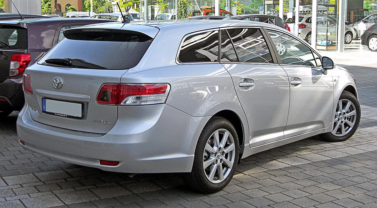 Toyota avensis dimensions 2009