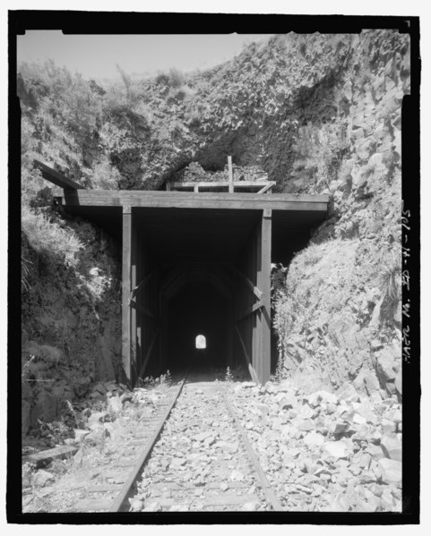 File:Tunnel 3, a view of the west portal looking north at Milepost 22 - Camas Prairie Railroad, Second Subdivision, From Spalding in Nez Perce County, through Lewis County, to Grangeville in HAER ID-41-105.tif