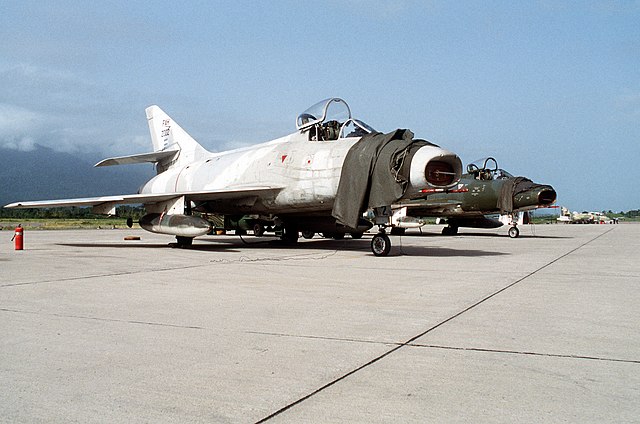 Two Super Mystère B2 aircraft of the Honduran Air Force (1988)