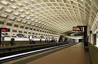 <span class="mw-page-title-main">Farragut West station</span> Washington Metro station