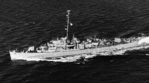 USS Cross (DE-448) probíhá v Atlantském oceánu dne 25. ledna 1945 (BS 77972) .jpg