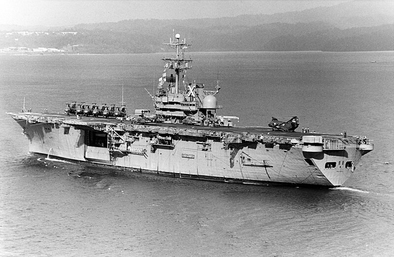 File:USS Tripoli (LPH-10) steaming into Subic Bay, Philippines, on 20 July 1973 (NH 107676).jpg