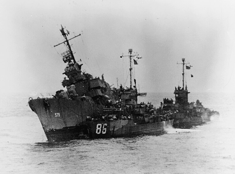 File:USS William D. Porter (DD-579) sinking after a Kamikaze attack off Okinawa, 10 June 1945 (80-G-490024).jpg