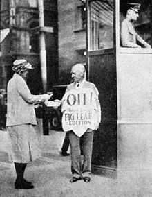 Upton Sinclair selling the Fig Leaf Edition of his book Oil! (1927) in Boston. The book had drawn the ire of that town's infamous censors who objected to a brief sex scene that takes place in the novel.