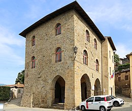 Uzzano, Palais du Capitaine, 01.jpg