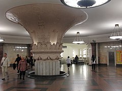 Vestíbulo de las estaciones de Kurskaya (Вестибюль станций Курская) (4929029976) .jpg