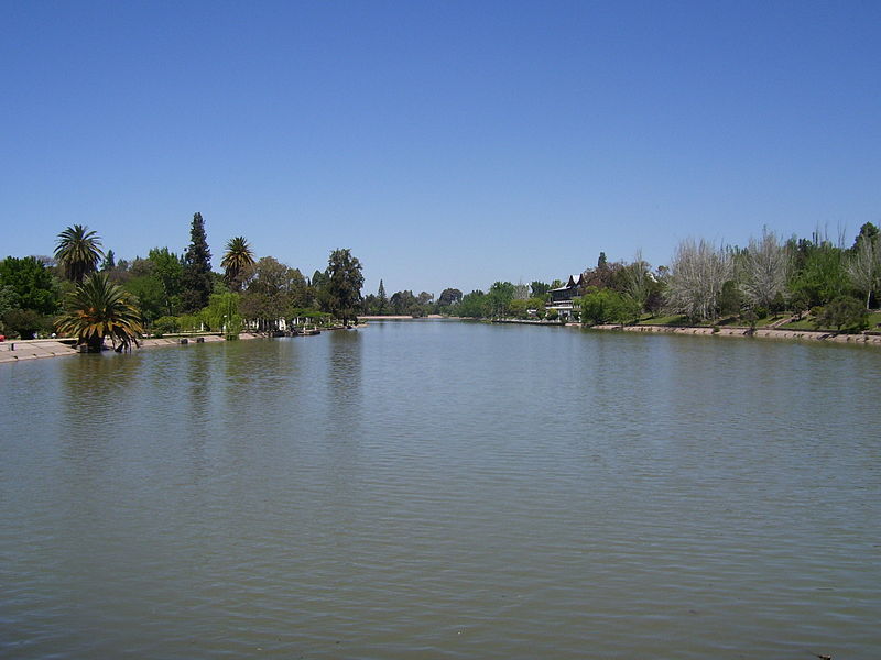 File:Vista del lago - panoramio.jpg