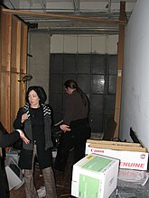 Sue Gardner and Brion Vibber in back hallway