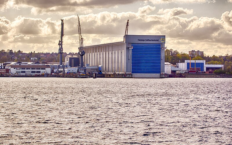 File:Werft FSG Flensburg 2015 HDR.jpg