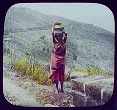 Woman with water jar on head LCCN2004707619.jpg