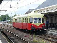 Photo de l'X2403 au repos en gare de Saumur au milieu de son trajet entre Les Sables d'Olonnes et Limoges