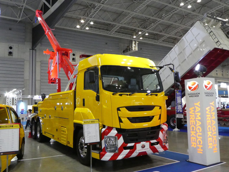 File:Yamaguchi Wrecker Manufactured by Isuzu Giga Tow truck.png