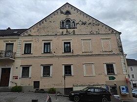 Seite zum Kirchplatz - 2024