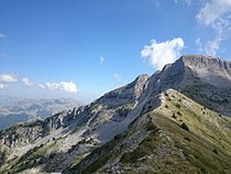 Tomorr is an anticlinal of limestone.