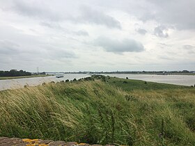 Splitsing Waal (rechts) en Nederrijn (Pannerdensche kop, Gelderland)