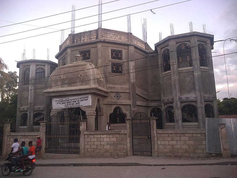 File:Église AEM de Hinche.jpg