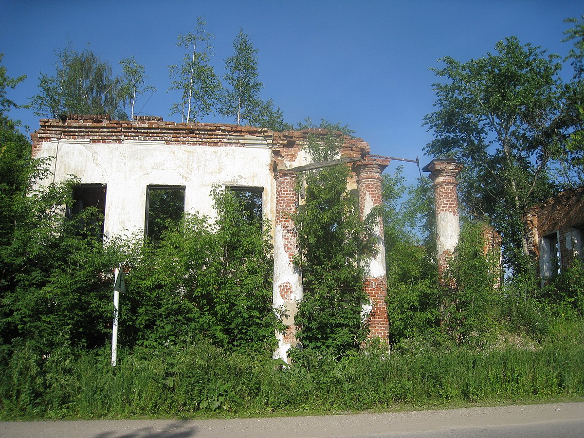 Усадьба Погост Бредихина. Руины усадьбы Яновых Новочеркасск. Усадьба Бредихина в Заволжском районе. Парк усадьбы Погост.