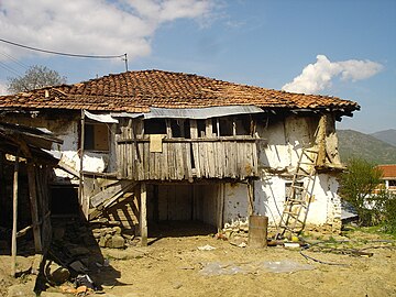 Стара селска куќа во Добрино