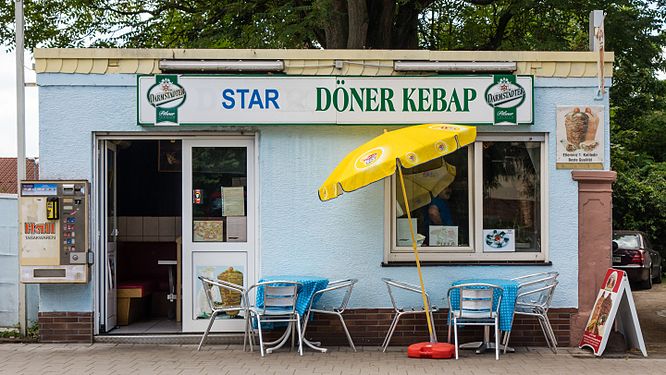 Dönerladen an einer Bundesstraße. Doner kebab shop on a federal highway.