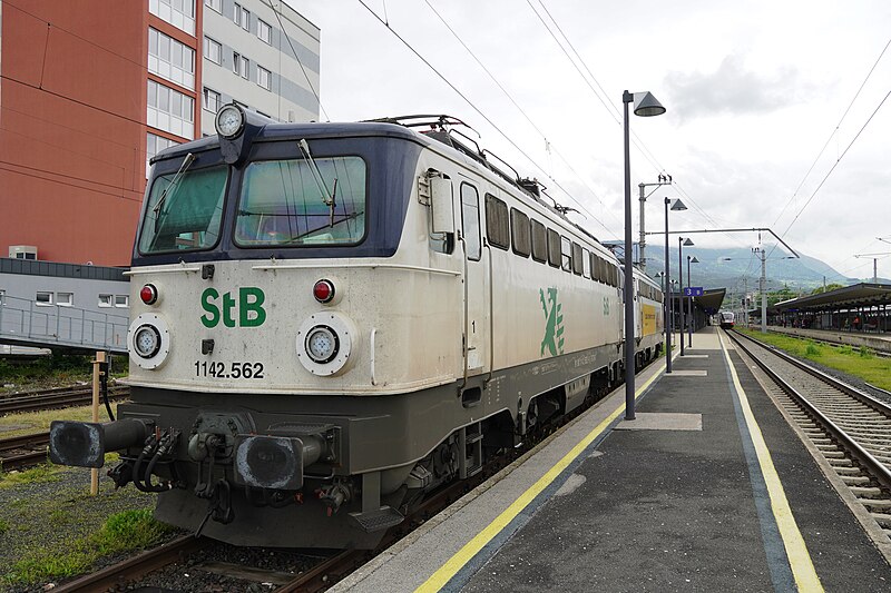 File:1142.562 Elektro-Lokomotive, D-STBAT der Steiermärkische Landesbahn, Österreich.jpg