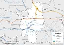 Carte en couleur présentant le réseau hydrographique de la commune