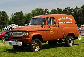 1965 Dodge Power Wagon W-100 Town Panel (35108020066).jpg