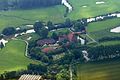 Schloss Oberwerries ist ein Wasserschloss in den Lippeauen bei Heessen, Hamm, Nordrhein-Westfalen, Deutschland. Das Bild entstand während des Münsterland-Fotoflugs am 1. Juni 2014. Hinweis: Die Aufnahme wurde aus dem Flugzeug durch eine Glasscheibe hindurch fotografiert.