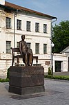 Памятник В.К. Зворыкину возле Муромского историко-художественного музея